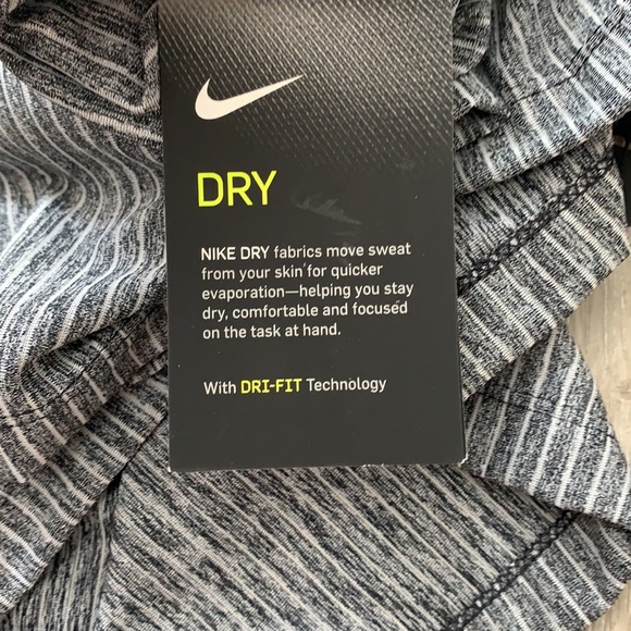 Nike Tank (Never worn, still has all tags) - Picture 4 of 8